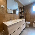 Penthouse With Spacious Surrounding Terrace 公寓