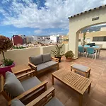 Penthouse With Spacious Surrounding Terrace 卡尔佩