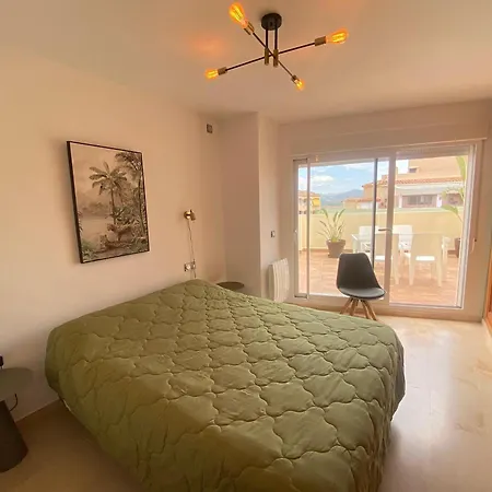 Daire Penthouse With Spacious Surrounding Terrace