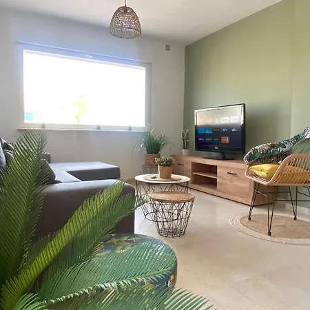 Apartment Penthouse With Spacious Surrounding Terrace *