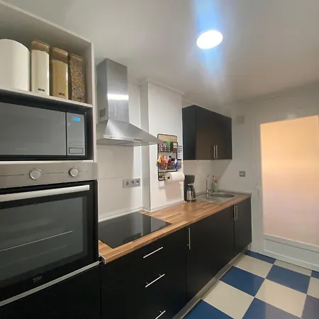 Apartment Penthouse With Spacious Surrounding Terrace *